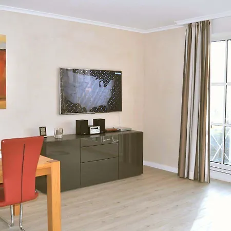 Ostseeallee 1 Jolle *